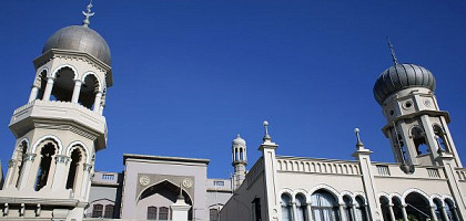 Здания на серой улице в Дурбане