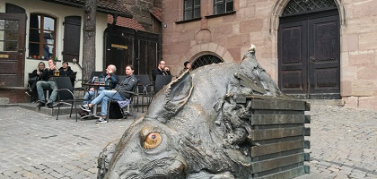 Памятник зайцу на улице Нюрнберга, Германия