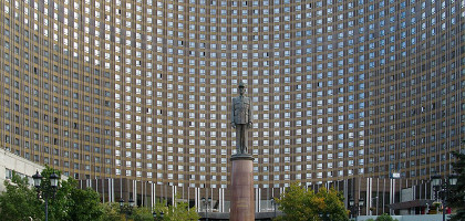 Памятник Шарлю де Голлю в Москве