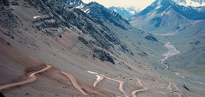 Вид на перевал Бермехо в Андах, дорога к Андскому Христосу