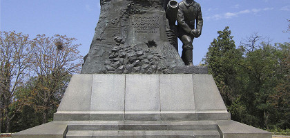 Малахов курган, памятник вице-адмиралу Корнилову