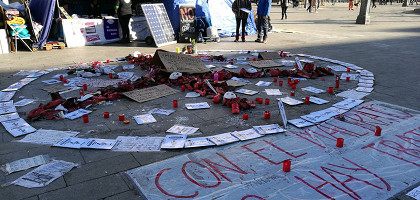 Акция против домашнего насилия на площади Пуэрта-дель-Соль в центре Мадрида