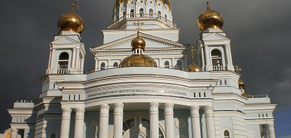 Кафедральный собор в Саранске, вход