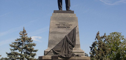 Памятник адмиралу Нахимову в Севастополе