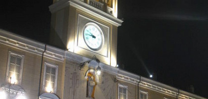 Губернаторский дворец ночью, Парма