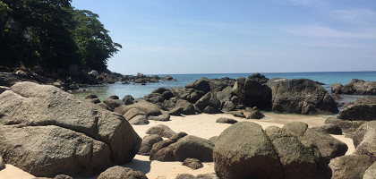Камни на пляже Пхукета ,Таиланд