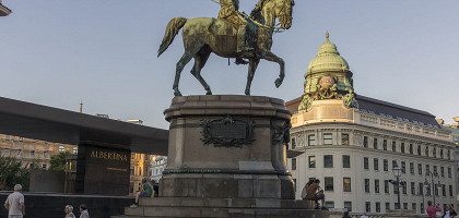 Альбертина, монумент герцога Альберта