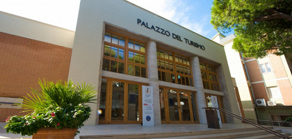 Palazzo Del Turismo в Каттолике
