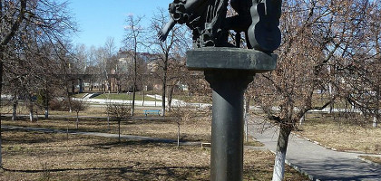 Памятник Н. С. Лескову в Орле, герои повести «Очарованный странник»
