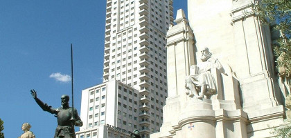 Площадь Испании в Мадриде, памятник Сервантесу