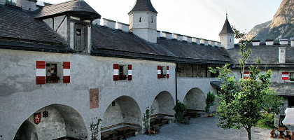 Замок Хоэнверфен, двор