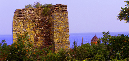 Крепость Алустон, Нижняя башня