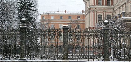 Николаевский дворец, ограда