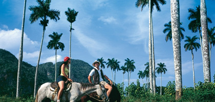 Верхом на лошадях по окрестностям, Куба
