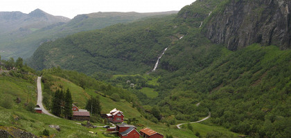 Одинокая ферма, Фломская железная дорога, Флом
