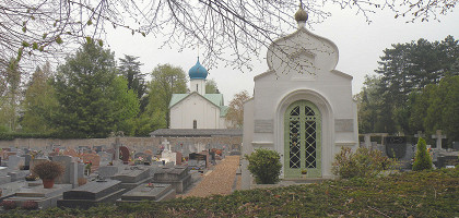 Русские церкви на кладбище в Сент-Женевьев-де-Буа