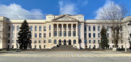 Панорамная фотография главного корпуса НПИ в Новочеркасске