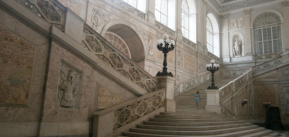 Королевский дворец в Неаполе, главная лестница