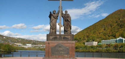 Памятник св.Петру и Павлу в центре Петропавловска-Камчатского