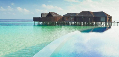 Бесконечность бассейна на Мальдивах