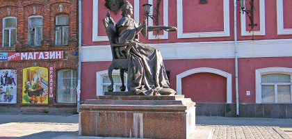 Памятник Екатерине II в Вышнем Волочке