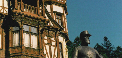 Замок Пелеш, памятник Каролю I