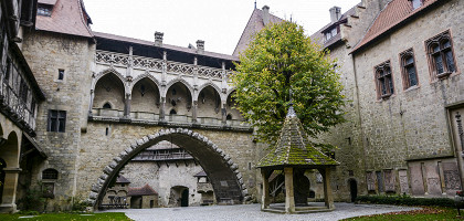 Замок Кройценштайн, двор