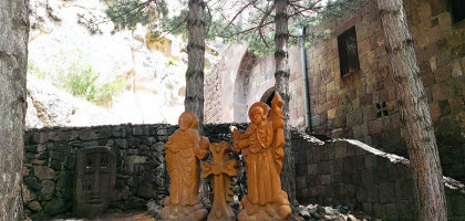 Деревянная скульптура, монастырский комплекс Геград, Ереван