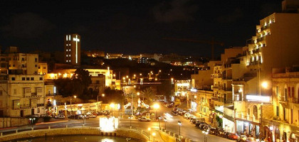 Сент-Джулианс ночью, Мальта