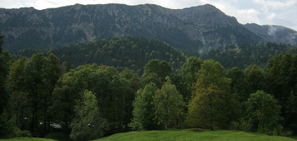 Горный рельф на территории замка, Бавария, Германия