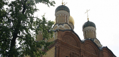 Церковь Знаменского монастыря рядом с музеем бояр Романовых, Москва