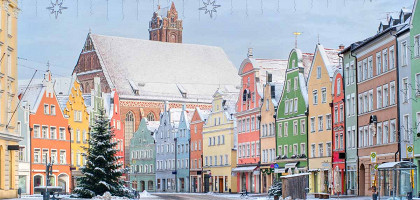 Очаровательные цветные домики перед Рождеством, Бавария, Германия
