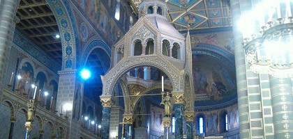 Интерьер кафедрального собора, Печ