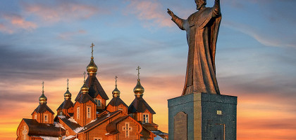 Памятник Николаю Чудотворцу и Свято-Троицкий собор, Анадырь, Чукотка