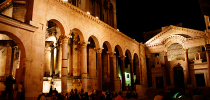 Ночной вид Дворца Диоклетиана