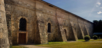 Церковь Миагао, правая сторона
