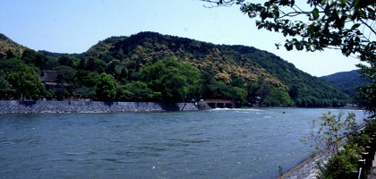 Зелёная река Uji в Киото