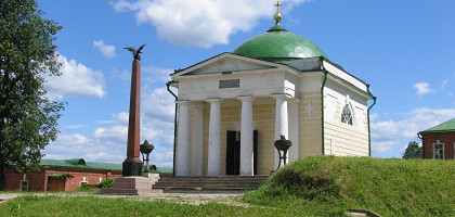 Спасская церковь (мавзолей Тучкова) и памятник 3 пехотной дивизии