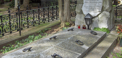 Майерлинг, могила баронессы Марии фон Вечера