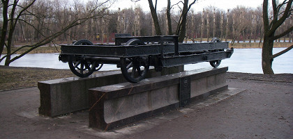 Парк Победы в Санкт-Петербурге, памятный знак Вагонетка