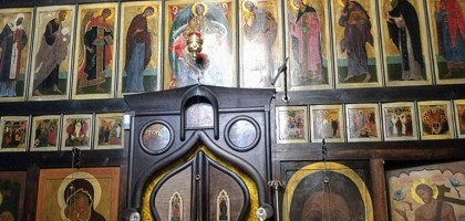 Вход в алтарь часовни Ольшанского кладбища в Праге