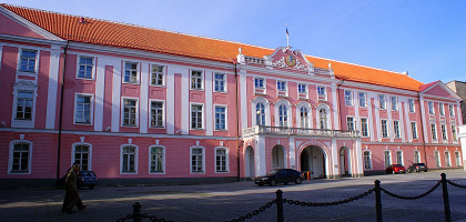 Замок Тоомпеа, здание парламента