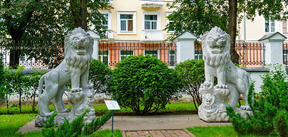 Скульптуры львов в Губернаторском саду, Ярославль