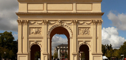 Бранденбургские ворота в Потсдаме; фасад, обращённый в город