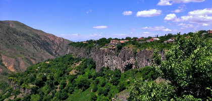 Деревушка на холме, Армения