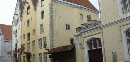 Нижний город Таллина, архитектурный ансамбль XIV века «Три сестры»
