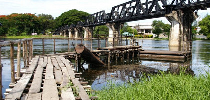 Рядом с мостом через реку Квай, Канчанабури