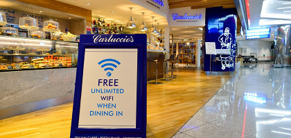 Wi-fi зона в аэропорту Дубая, ОАЭ