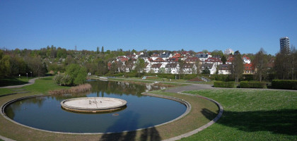 Красивый парк с озером в Штутгарте, Германия