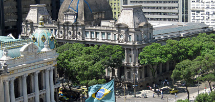 Вид на муниципальный театр и Национальный музей изобразительных искусств, Рио-де-Жанейро